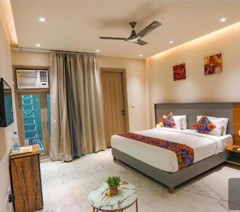 Hotel Global Corporate נוידה מראה חיצוני תמונה